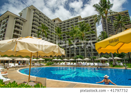 Hawaii's holiday (Halekulani's poolside) Hawaii's holiday (Halekulani's poolside) 41797732