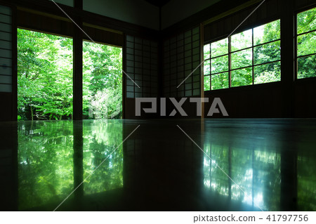 在初夏的宮殿的廢墟 在初夏的宮殿的廢墟 41797756