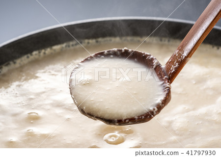 Making sweet sake 41797930
