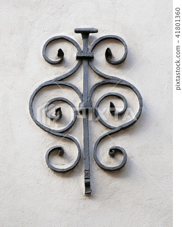 Statue of St. Helen on cathedral in Vilnius 41801360