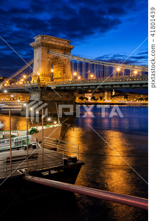 Chain Bridge in Budapest City by Night Chain Bridge in Budapest City by Night 41801439