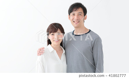 Middle couple couple Middle couple couple 41802777