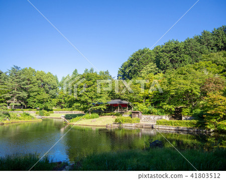 [Izu] Japanese garden scenery with a pond [Shuzenji Rainbow Village] 41803512