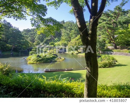 [Izu] Japanese garden scenery with a pond [Shuzenji Rainbow Village] 41803807