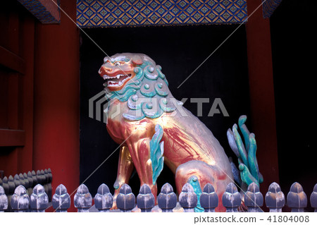 Nishiko Toshogu Shrine's front gate lion Nishiko Toshogu Shrine's front gate lion 41804008