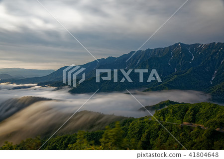 從分支附近看到的Takumo雲和Ararusake-dake通過 41804648