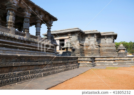 View of Nandi Mandapa and Hoysaleshwara Temple View of Nandi Mandapa and Hoysaleshwara Temple 41805232