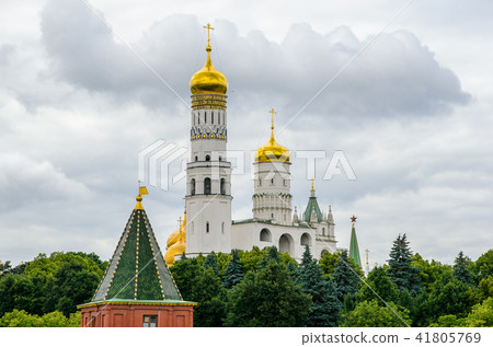 Ivan the Great bell tower behind the Kremlin wall 41805769