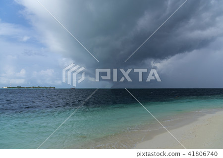 Dark hurricane cloud above tropical sea 41806740