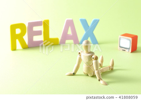 I spend my holiday watching TV. I spend my holiday watching TV. 41808059