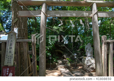 Maka Takashi Shrine Maka Takashi Shrine 41808650