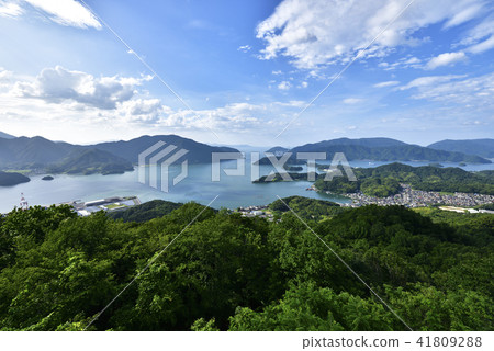 從五郎岳公園的觀景台上看到的舞鶴灣(京都府舞鶴市) 從五郎岳公園的觀景台上看到的舞鶴灣(京都府舞鶴市) 41809288