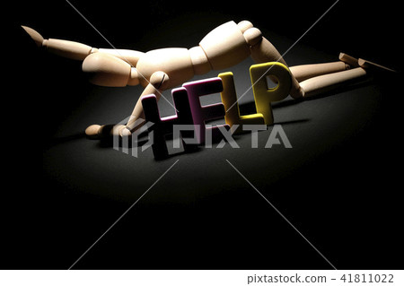 不要去幫助···。 41811022