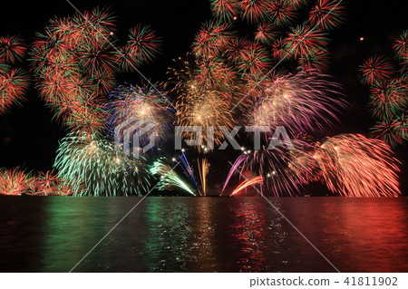 Fireworks of Lake Biwa Fireworks of Lake Biwa 41811902