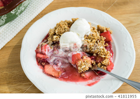 Apple Crumble Dessert 41811955