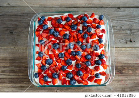 Strawberry tiramisu with mascarpone and blueberry 41812886