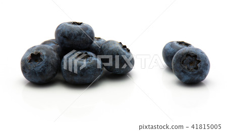 Bog billberry isolated on white 41815005