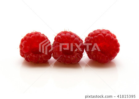 Raspberry isolated on white 41815395