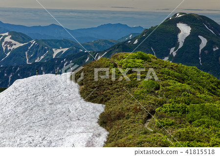 From the Echigo-Komagatake summit view toward Nakadono From the Echigo-Komagatake summit view toward Nakadono 41815518