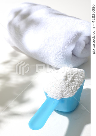 Pure white towel under the leaves Pure white towel under the leaves 41820080