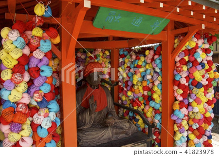 Kurukuri monkey of Yasaka Shogendo in Kyoto Kurukuri monkey of Yasaka Shogendo in Kyoto 41823978