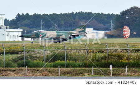 RF-4E reconnaissance plane landing at the Hyakuri base of the Air Self Defense Force RF-4E reconnaissance plane landing at the Hyakuri base of the Air Self Defense Force 41824402