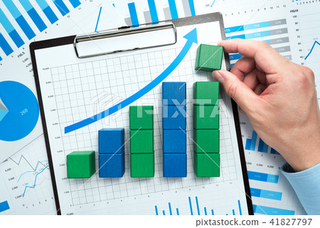 數據分析和業務增長。遞安排在許多圖表背景的塊。 41827797