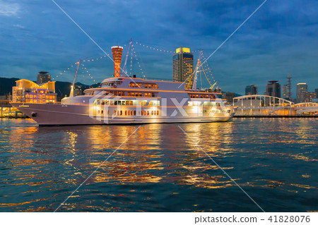 Cityscape view of Port of Kobe with modern yacht. 41828076