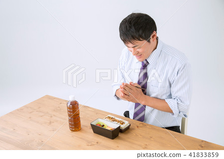 Men eating lunch (smile) Men eating lunch (smile) 41833859