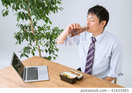喝茶的男人 喝茶的男人 41833865