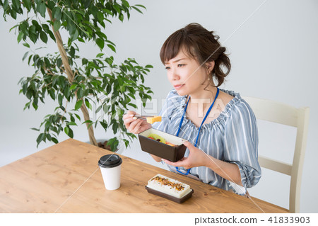 OL為午餐拳擊(困擾) OL為午餐拳擊(困擾) 41833903