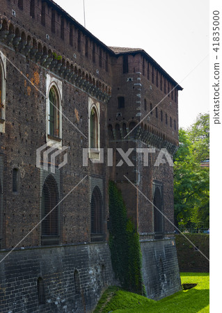 Elements of the architecture of the ancient Castle 41835000