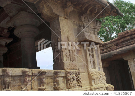 Carved figures of amorous couple on the pillars Carved figures of amorous couple on the pillars 41835807