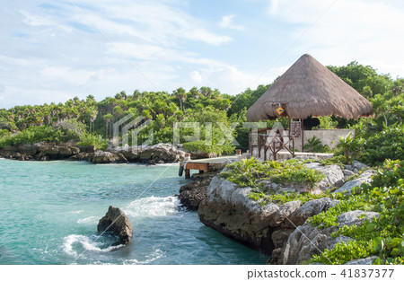 Sea of Cancun 41837377