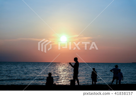 silhouette family looking sunset on beach sunset silhouette family looking sunset on beach sunset 41838157