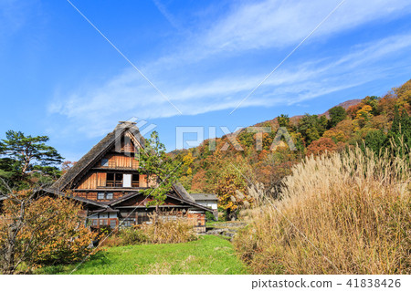 Shirakawago在秋天顏色染色 Shirakawago在秋天顏色染色 41838426