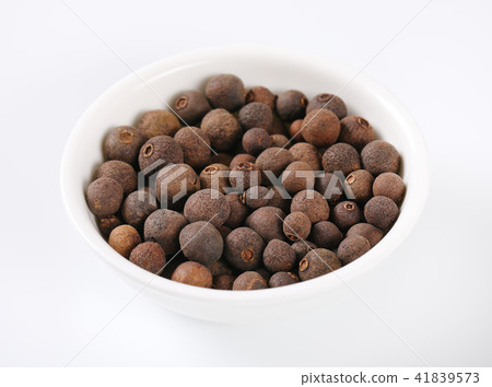 bowl of allspice berries 41839573