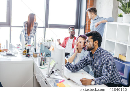 Business people at work in a busy luxury office space Business people at work in a busy luxury office space 41840110