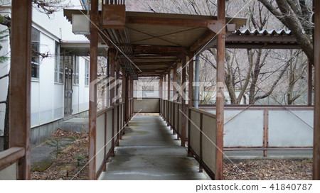 School building corridor 41840787