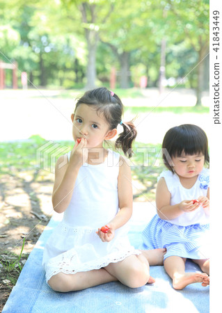 吃櫻桃樹的孩子 41843449