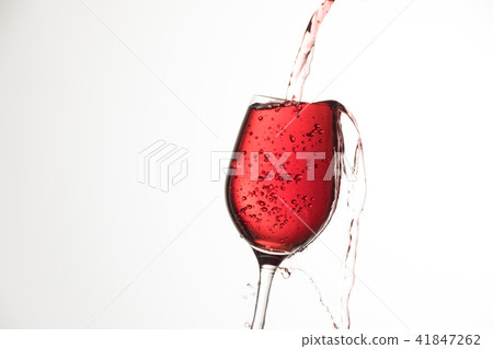 Pour the red wine into the glass Pour the red wine into the glass 41847262