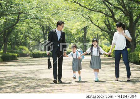 Family elementary school student commute commuting image Family elementary school student commute commuting image 41847394