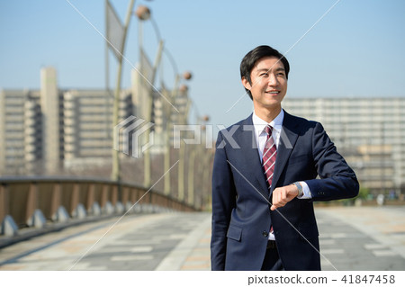 Businessman Aozora commuting business image Businessman Aozora commuting business image 41847458