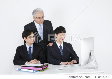 RF Photos- Business people working together, office life 086 41849048