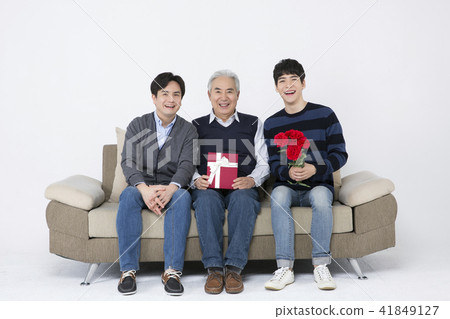 RF Photos- the Three Generation Family, friendship that transcends generations 180 41849127