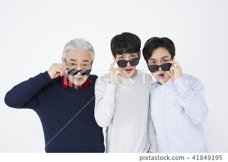 RF Photos- the Three Generation Family, friendship that transcends generations 138 41849195