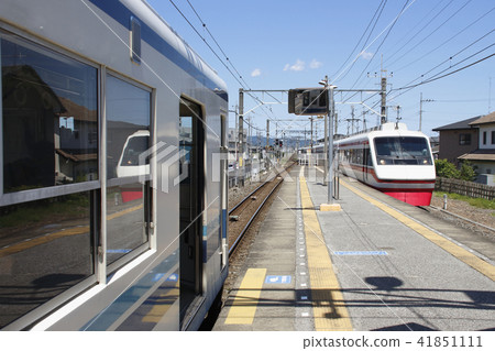 東武伊勢崎線在Sugawa火車站撤離到Limpat 41851111