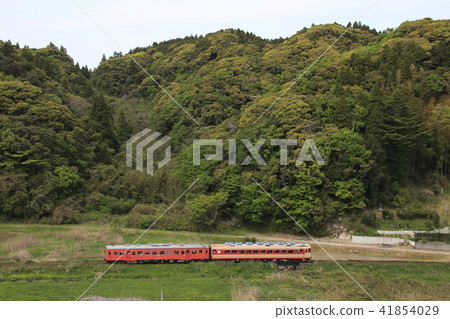 Isuimi Railway Kiha 52 + Kiha 28(Overhead View) Isuimi Railway Kiha 52 + Kiha 28(Overhead View) 41854029
