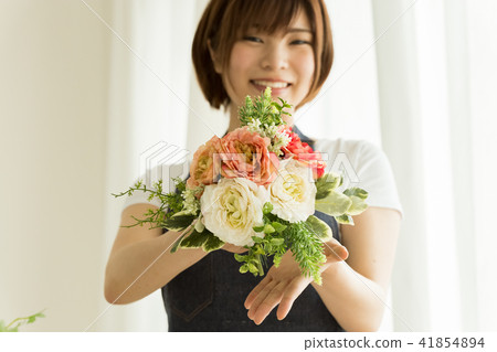製作花束的女人 製作花束的女人 41854894