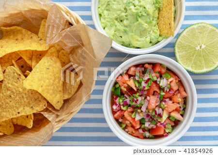 玉米餅·芯片和蘸醬 41854926